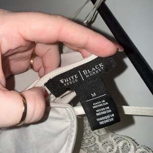 White House Black Market Cream Ivory Gold Hardware Neckline Womens Top Size M